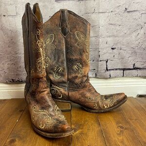 Circle G by Corral Womens size 9M snip toe dragonfly embroidered cowgirl boots